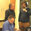 Thomas und Andy (Vordergrund) beim Dialog mit dem Pressesprecher des Dachverbandes