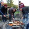 Großer Schenkgrill bittet genügend Platz für alle