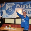 Fanclubtransparent wird im Lokal aufgehängt