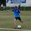 Tim mit vorbildlicher Schusshaltung